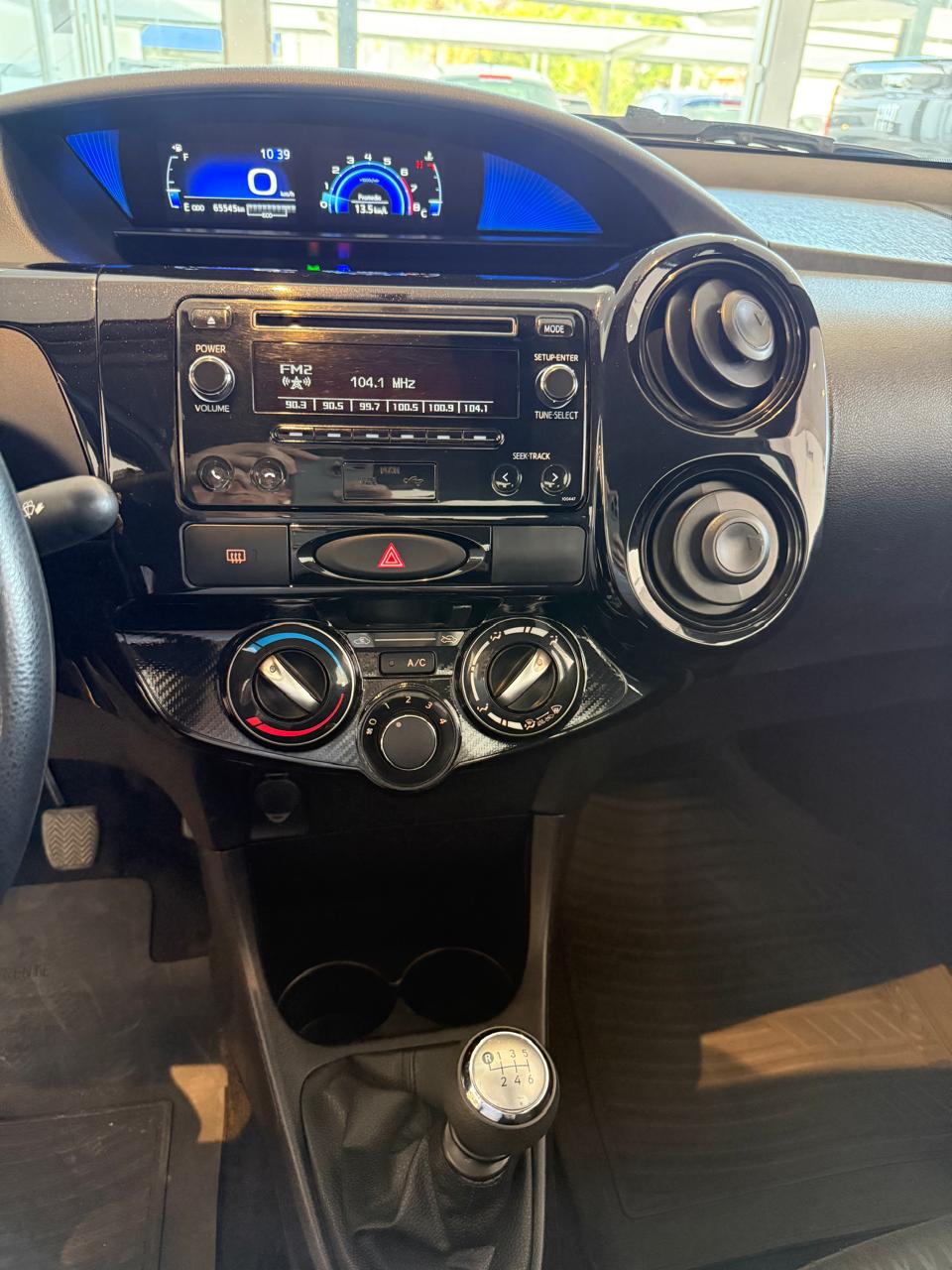Toyota Etios 1.5 x MT6 4P